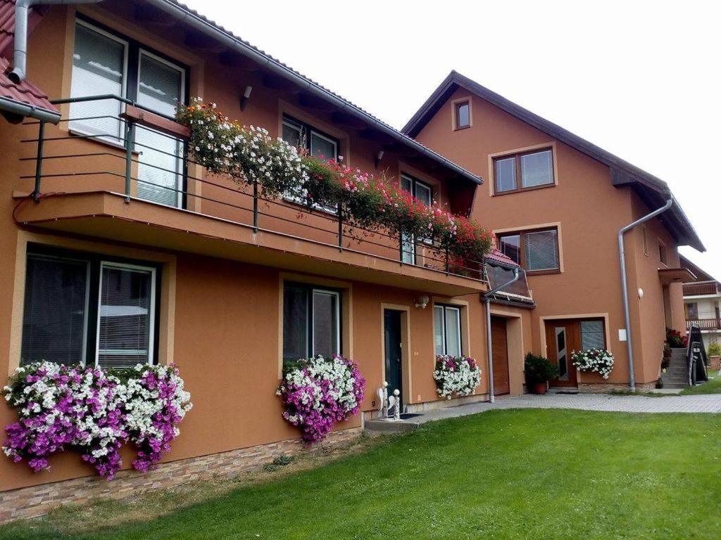 Apartmanovy Dom Adriana Зуберец Екстериор снимка