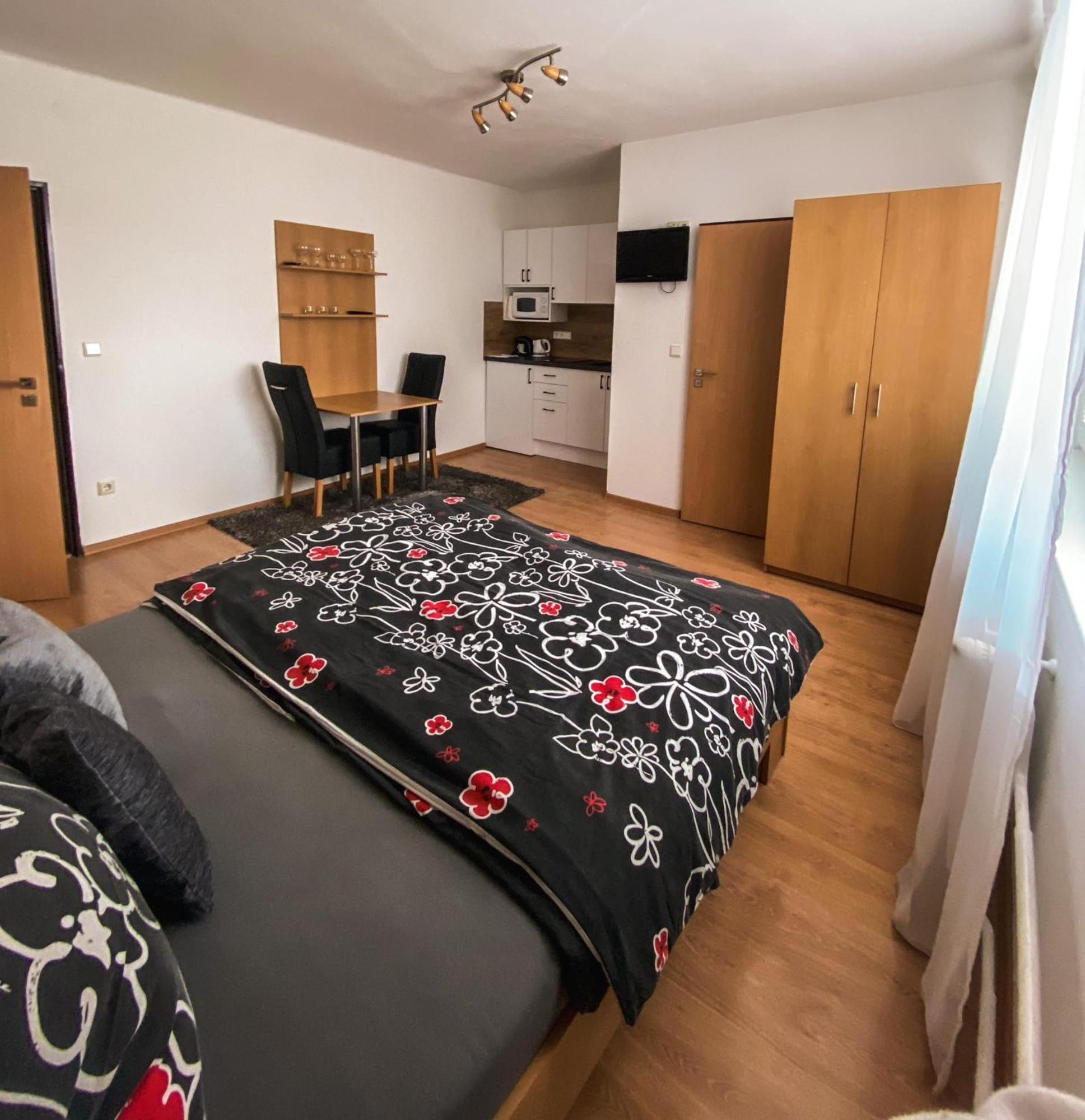 Apartmanovy Dom Adriana Зуберец Екстериор снимка