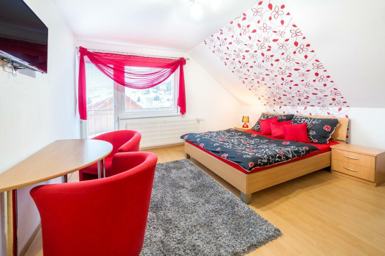Apartmanovy Dom Adriana Зуберец Екстериор снимка